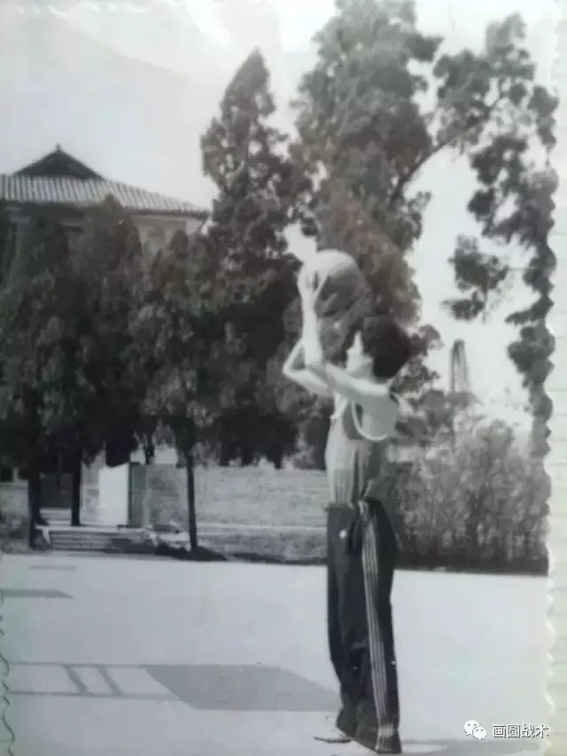 如何在篮球冬令营中加强体能训练?_2